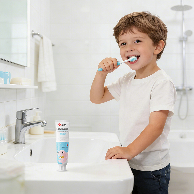 Medical-grade children's oral cavity prevention toothpaste. Improves tooth enamel's resistance to acid and prevents bacterial invasion.