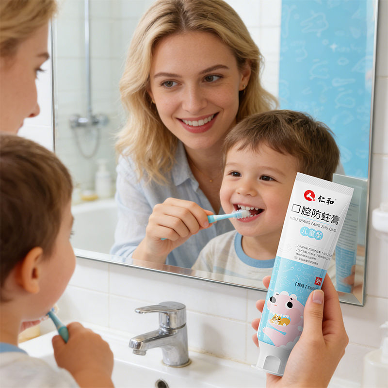 Medical-grade children's oral cavity prevention toothpaste. Improves tooth enamel's resistance to acid and prevents bacterial invasion.